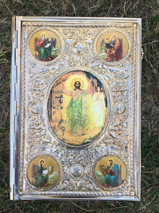 Євангеліє велике напрестольне в окладі