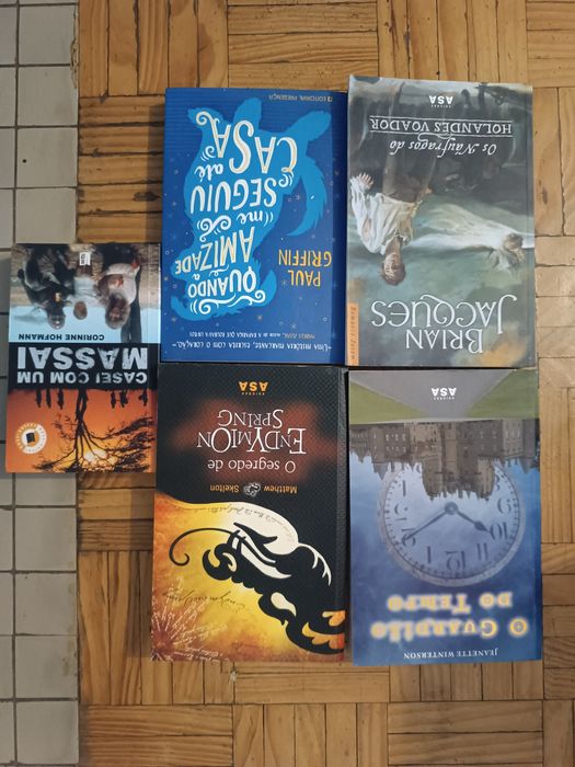 Vários livros disponíveis