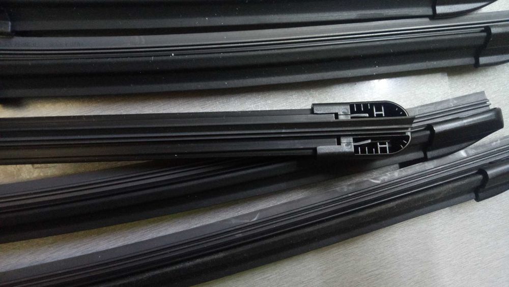 Щітки для двірників безкаркасні 450/500/600 мм