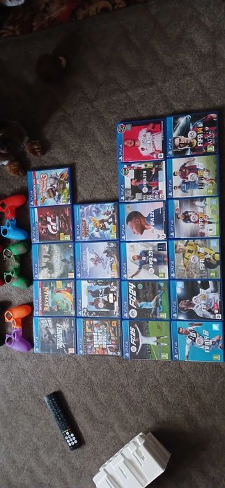 PS4 в гарному стані.