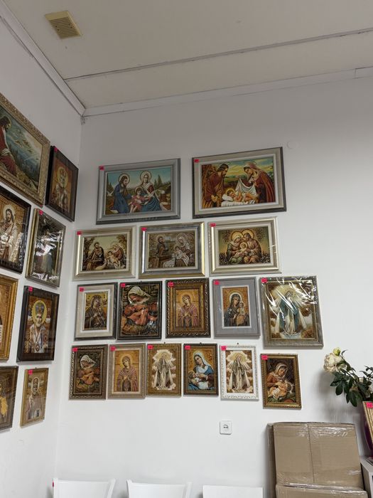 Ікона Пресвятої Богородиці з бурштину