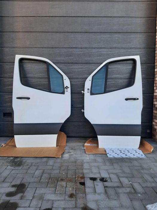 Двері передні Sprinter 907-910