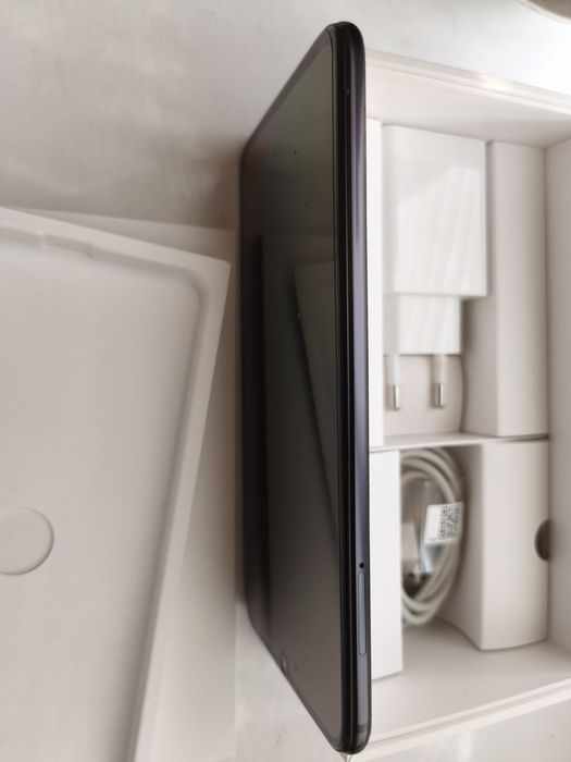 Мобільний телефон Xiaomi Mi 9 Lite.