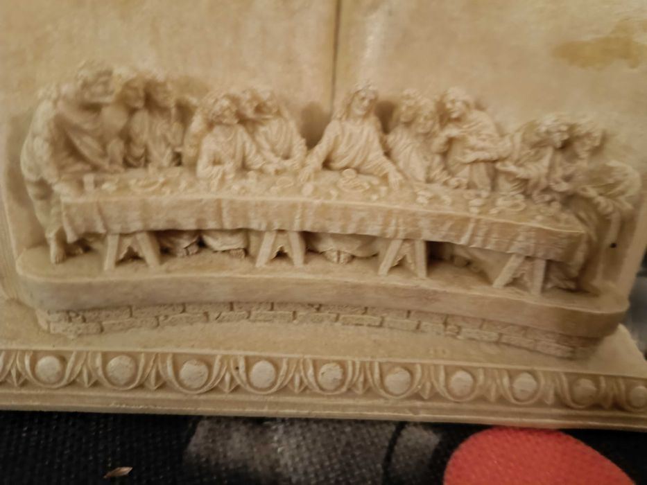 Peça em marfinite sobre a última ceia