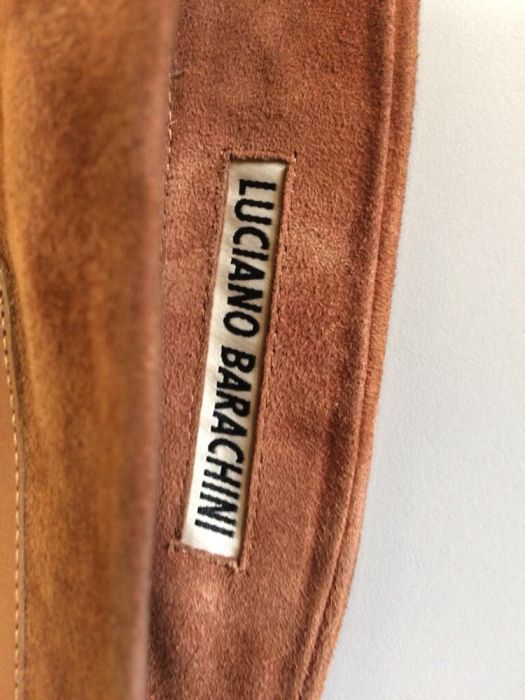 Sandálias Schutz e botas de cano alto