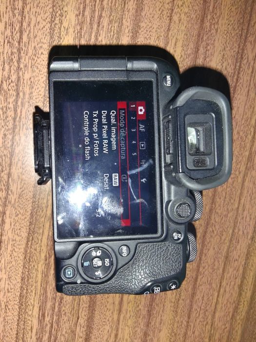 Canon EOS R10 como nova, com lente RF-S 18-45