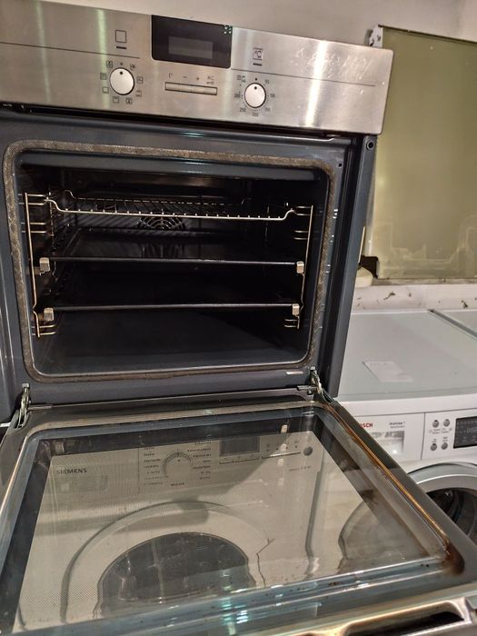 Piekarnik do zabudowy Siemens.