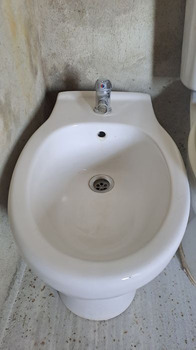 Bidé com torneira (novo)
