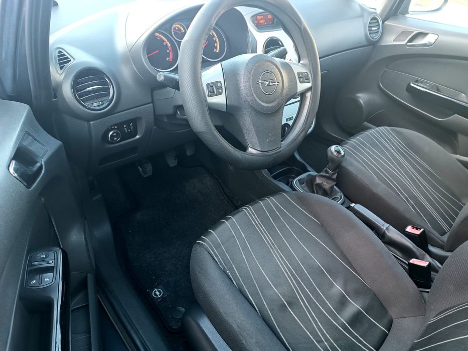 Opel Corsa 2010 com 94mil km