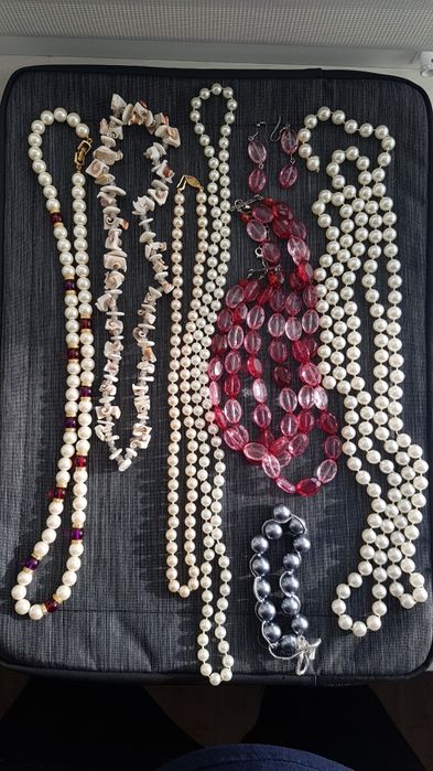 Біжутерія і  буси