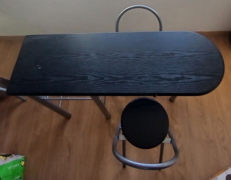 Mesa e duas cadeiras