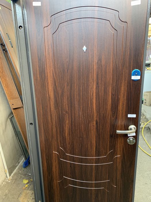 Входные двери.