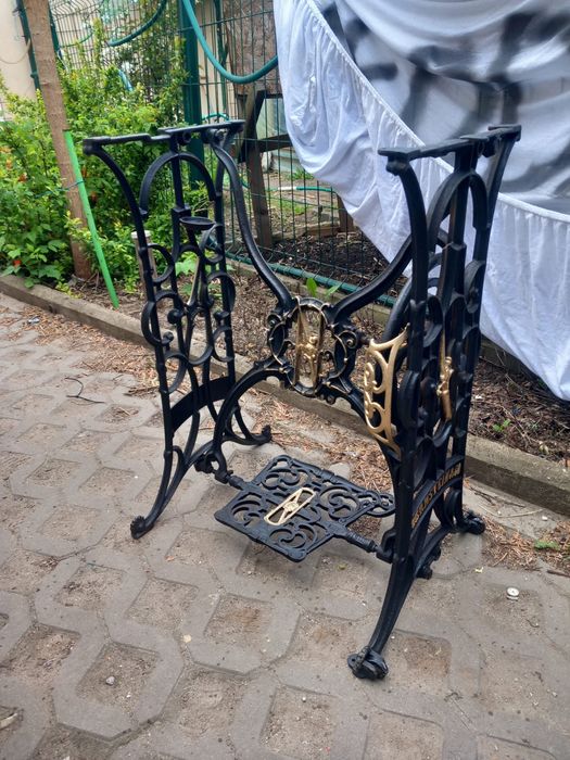 Maszyna do szycia stojak