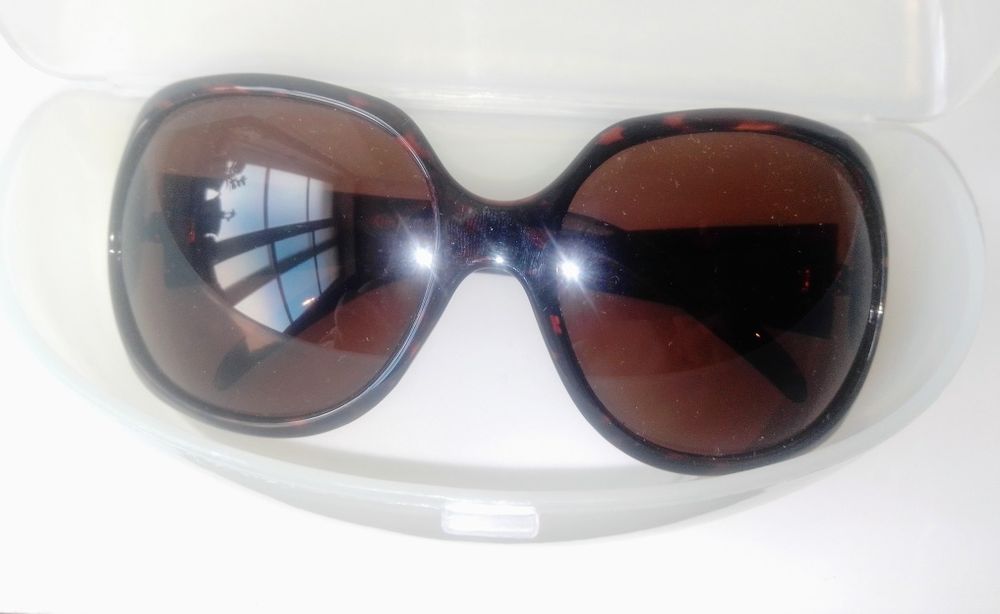 3 Pares de Óculos de Sol 3-6€.