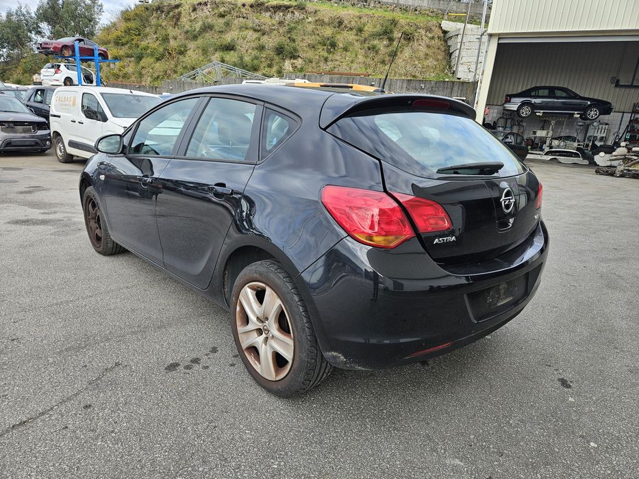 Opel Astra J 1.7 CDTi de 2011 para peças