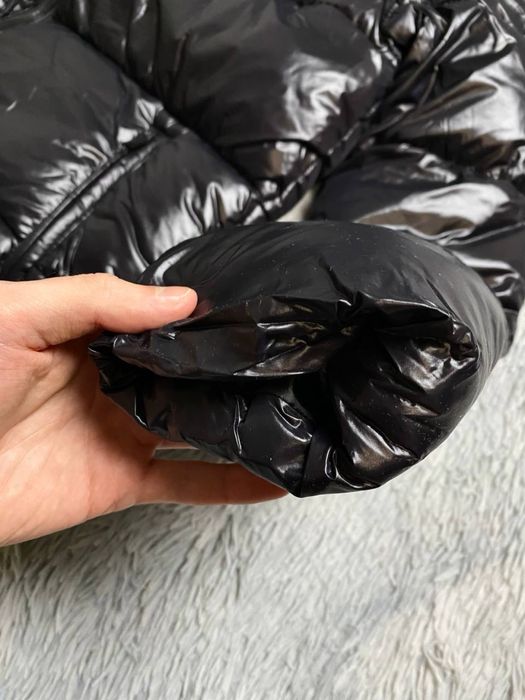 Мужской глянцевый дутый пуховик чёрный  Boohoo