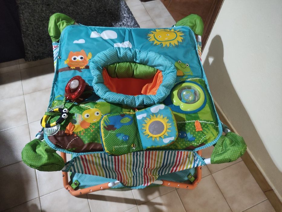 Mesa de atividades criança