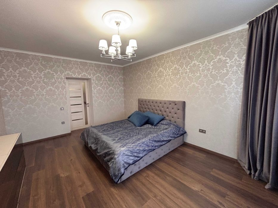 Сучасний двоповерховий будинок з ремонтом на 5 сотках