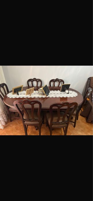 Mesa de jantar extensivel com 6 cadeiras