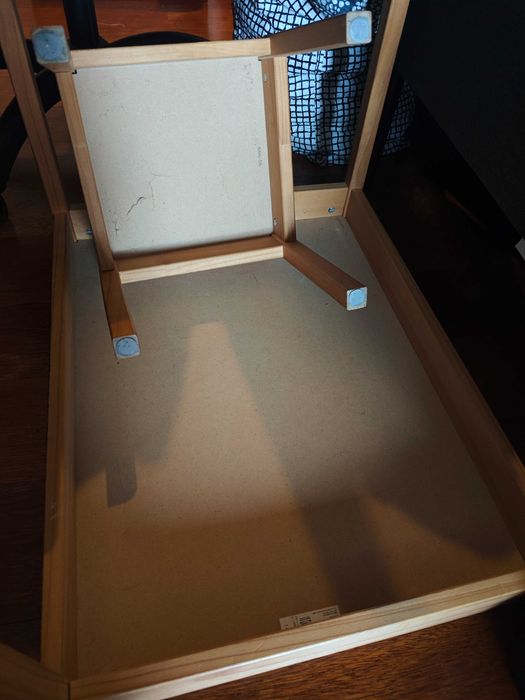 Mesa p/ criança c/ 2 cadeiras (ikea)