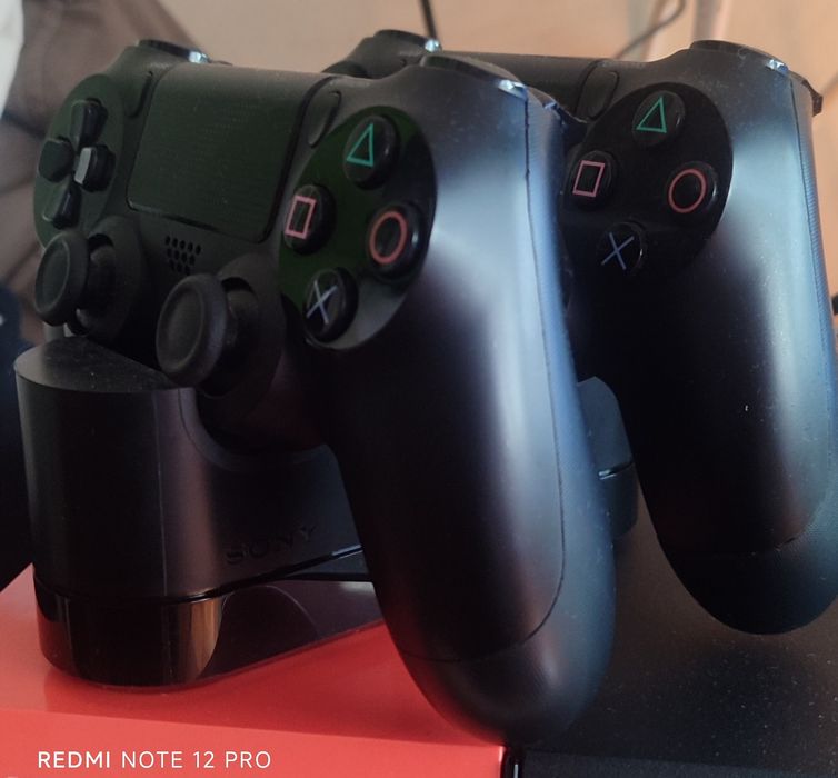 PS4 1TB + 2 Comandos + Suporte Carregador + 6 Jogos