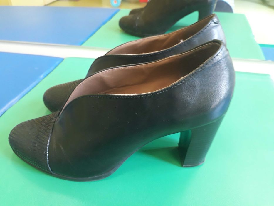 Hiszpańskie, skórzane czółenka, rozmiar 38