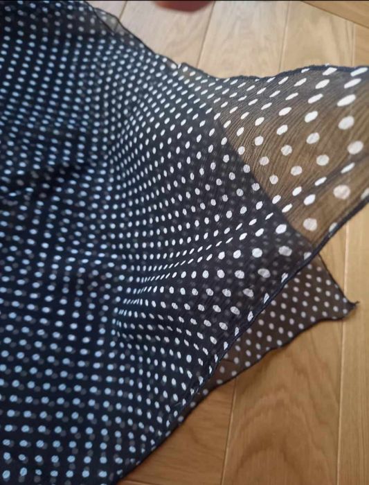 Aryton szal 100% jedwab czarny w biale małe, sybtelne kropki.
Bardzo d