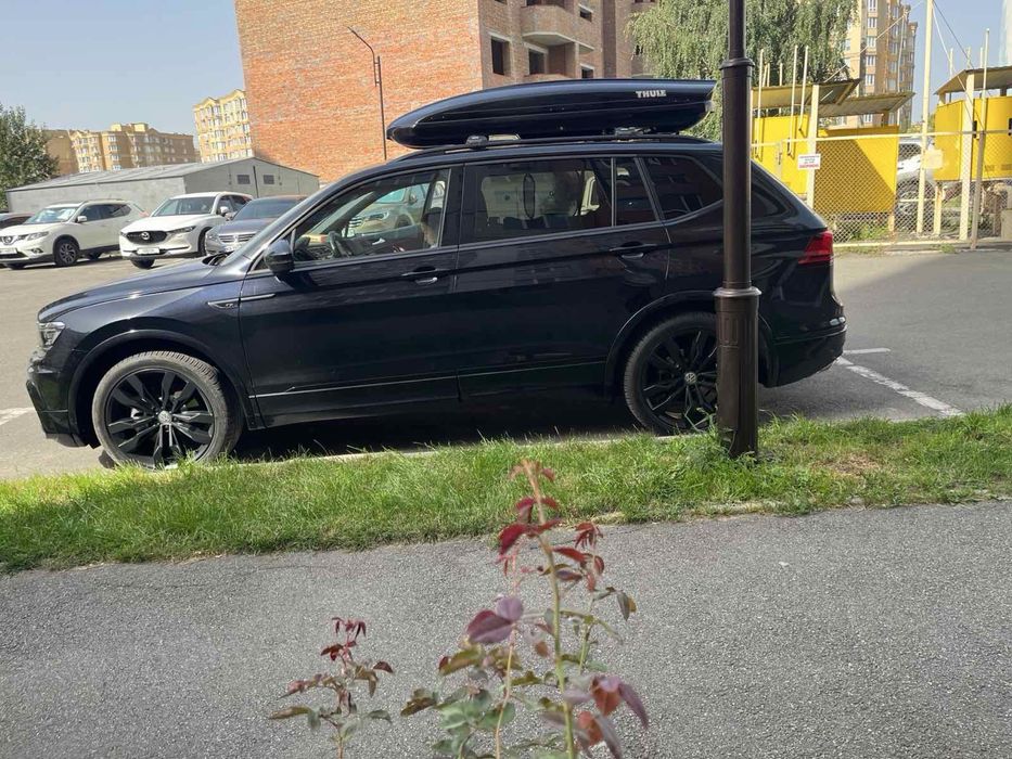 Як новий Thule Spirit 780 багажник бокс