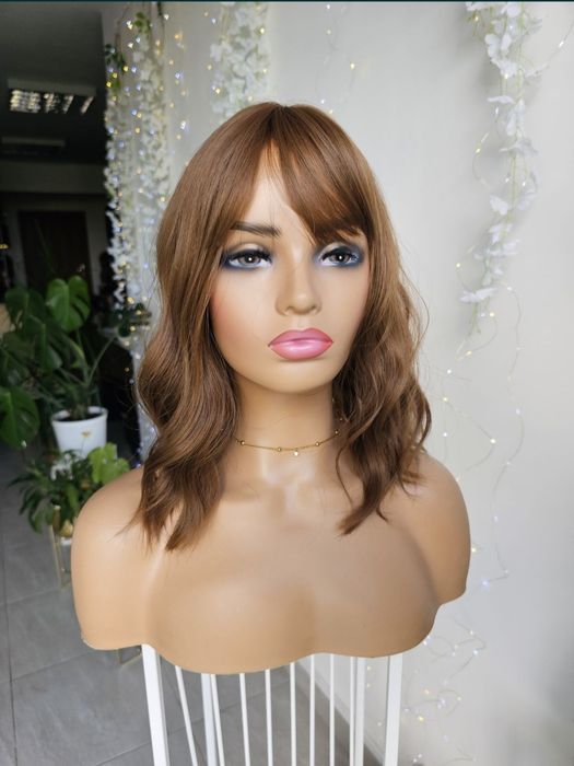 Peruka Naturalny jasny brąz fale Eliza 40 cm z grzywką