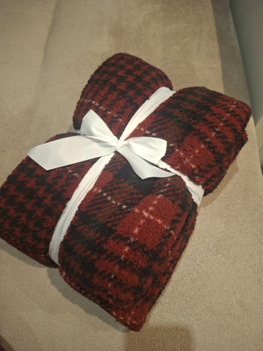 Świąteczny czerwony koc 130x160cm