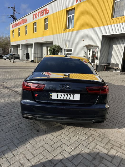 Ауді А6 C7 s Лайн