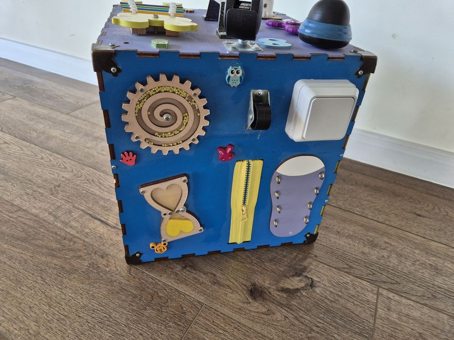 Бізі куб бізіборд