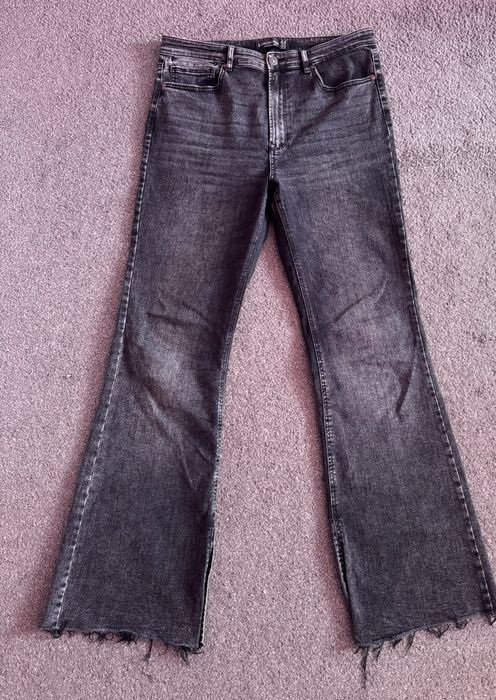 Jeansy dzwony Stradivarius D72