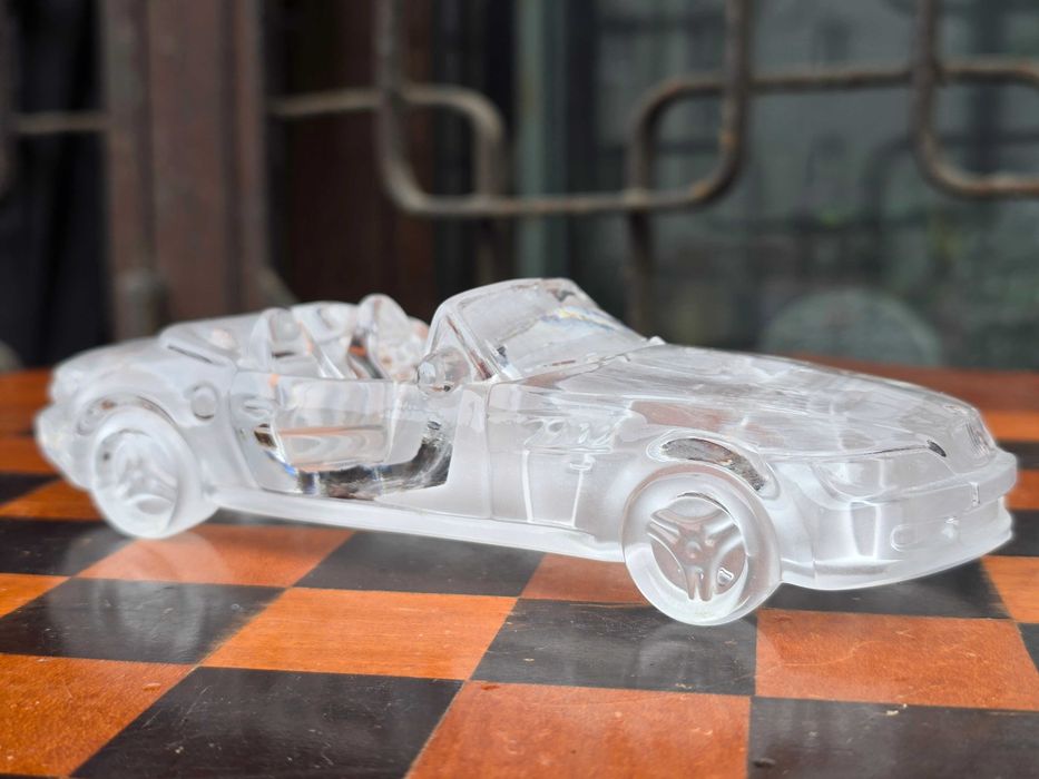 Stara szklana figura auto BMW
