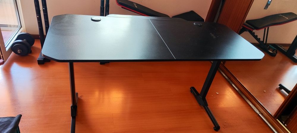 Mesa gaming estrutura metálica