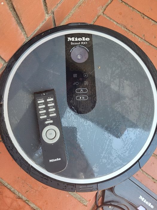 Odkurzacz  jezdzacy Miele kompletny