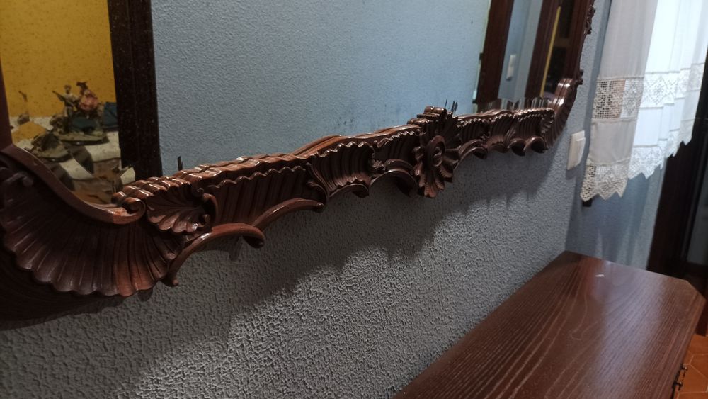 Caixilho em Madeira de Mogno maciça