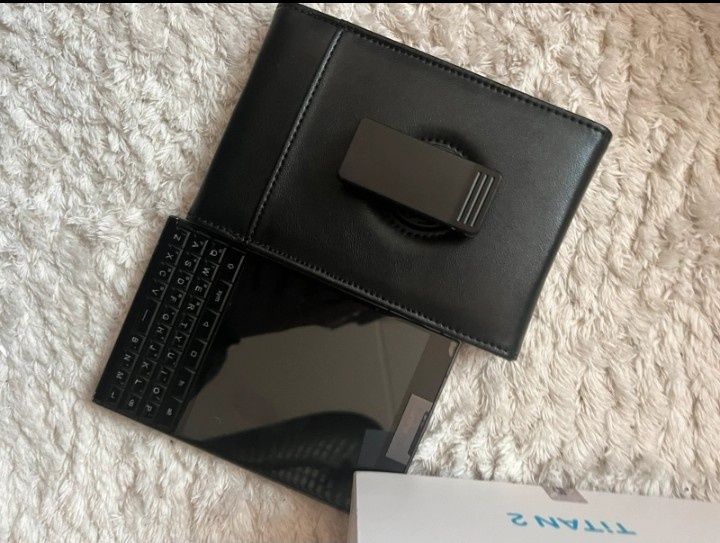 Unihertz Titan 2 com caixa e acessórios