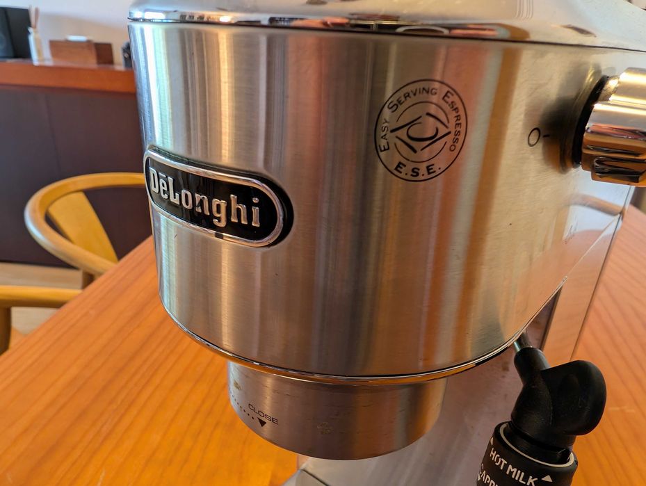 Máquina de Café Delonghi Dedica