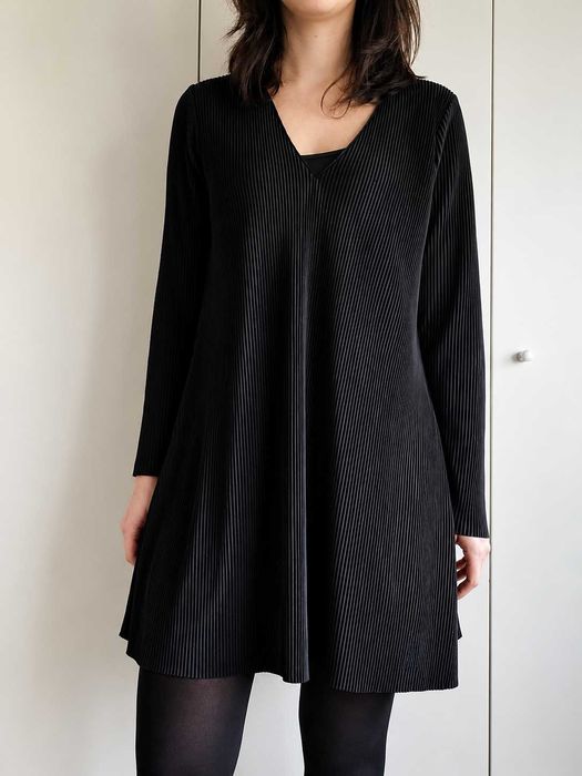 Vestido Preto Plissado - ZARA