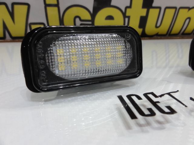 Suporte de lâmpada de matricula com led branco para Mercedes Classe C W203, CLK A209, W209, SL R230, Chrysler Crossfire coupe &amp; Cabrio 03-07