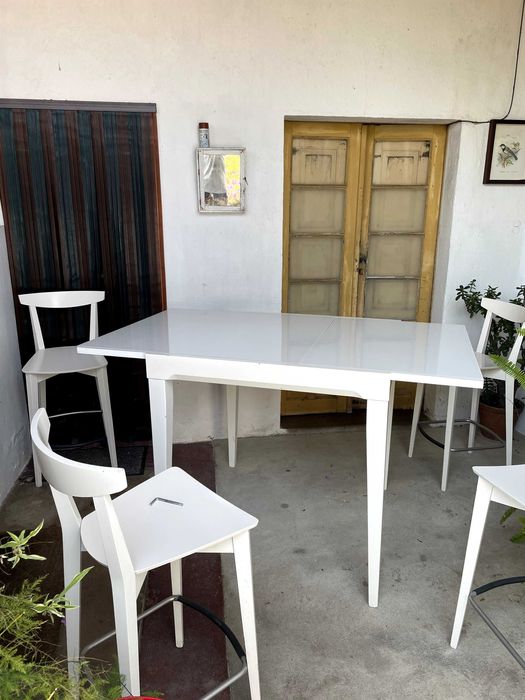 Mesa alta elegante + 4 cadeiras