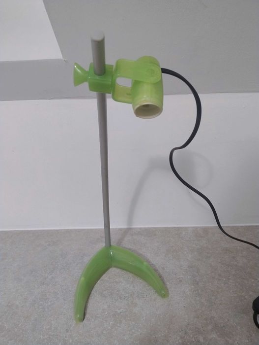 Lampka na biurko Ikea.