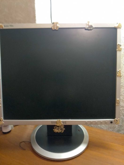 Продам монитор Samsung б/у в хорошем состоянии.