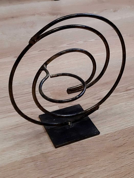 Świecznik metaloplastyka