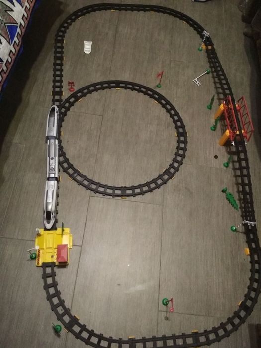 Продам дитячу залізницю на батарейках