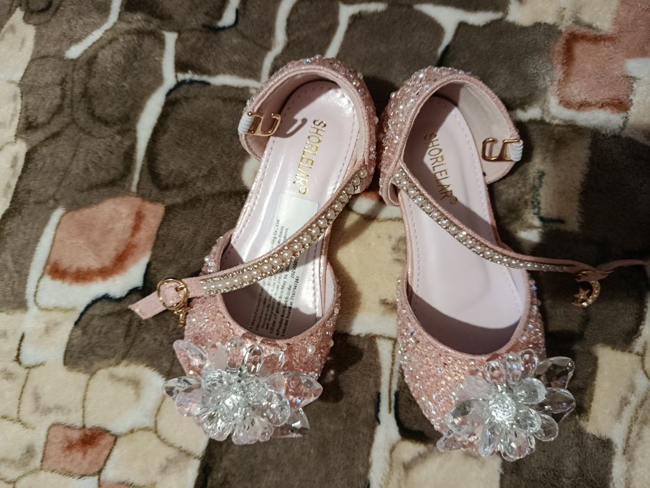 Продаю дитяче взуття