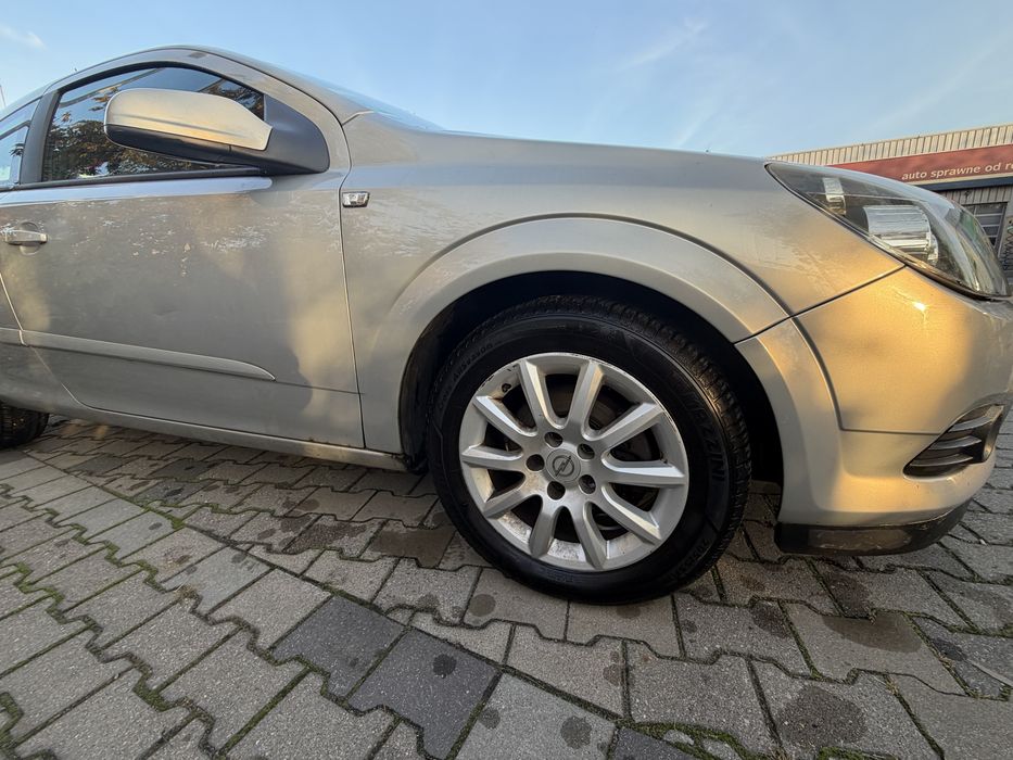 Opel Astra GTC 2006r