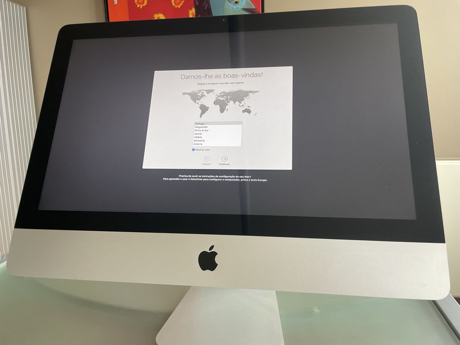 iMac 21.5” • 3.06 GHz Core 2 Duo • 4GB RAM • 1TB HDD
