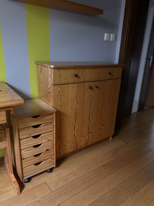 Meble sosnowe do pokoju  biurko łóżko itp